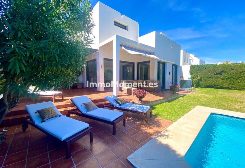 Resale - Villa - Marbella - Nueva Andalucía