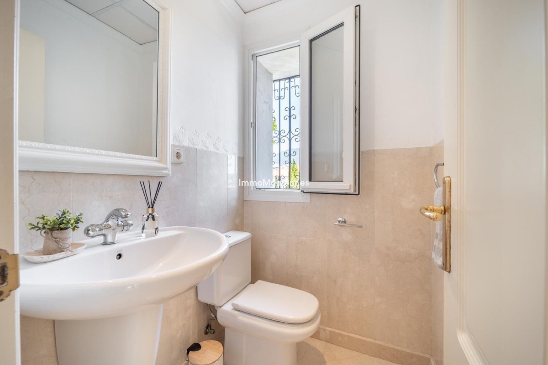 Resale - Villa - Marbella - Nueva Andalucía