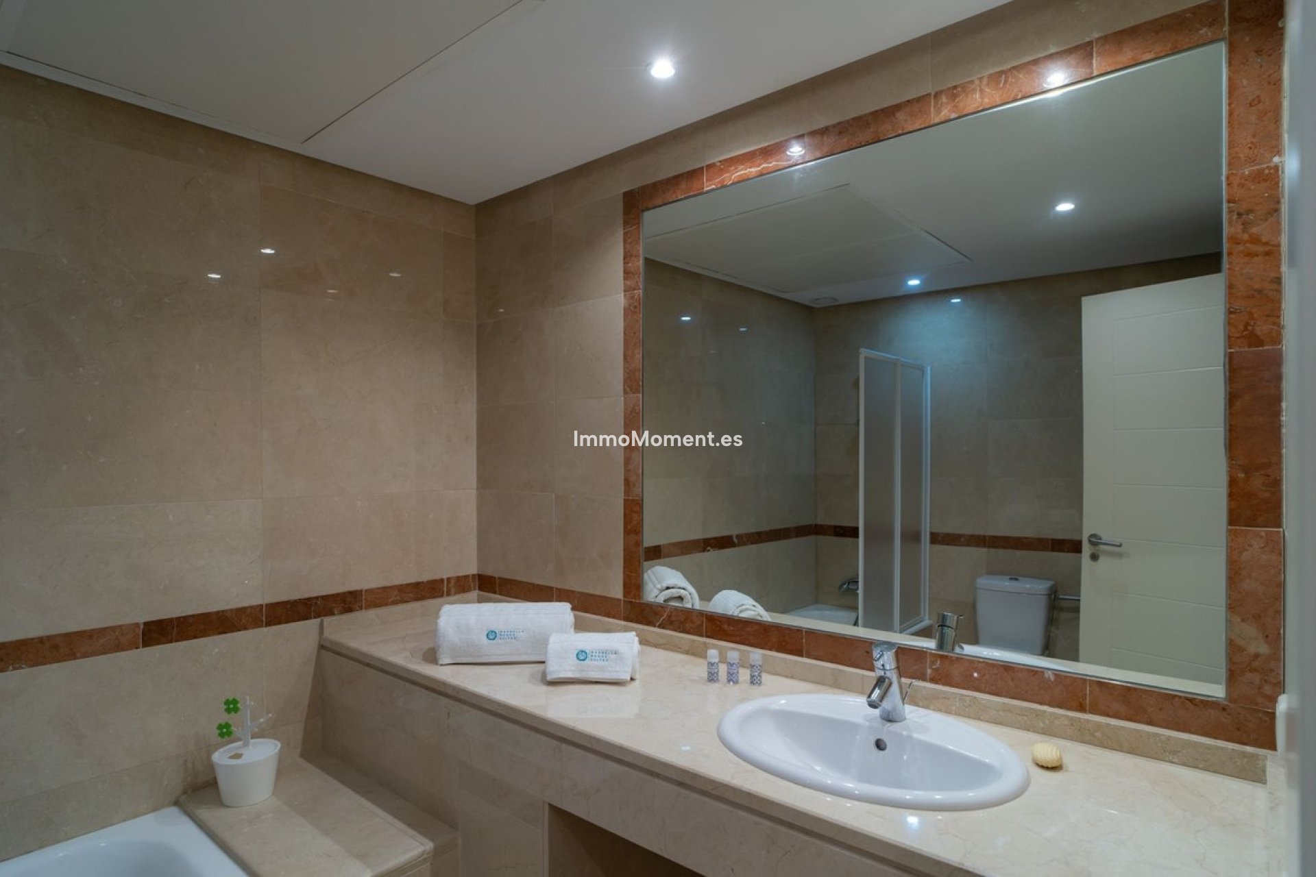 Resale - Villa - Marbella - Nueva Andalucía