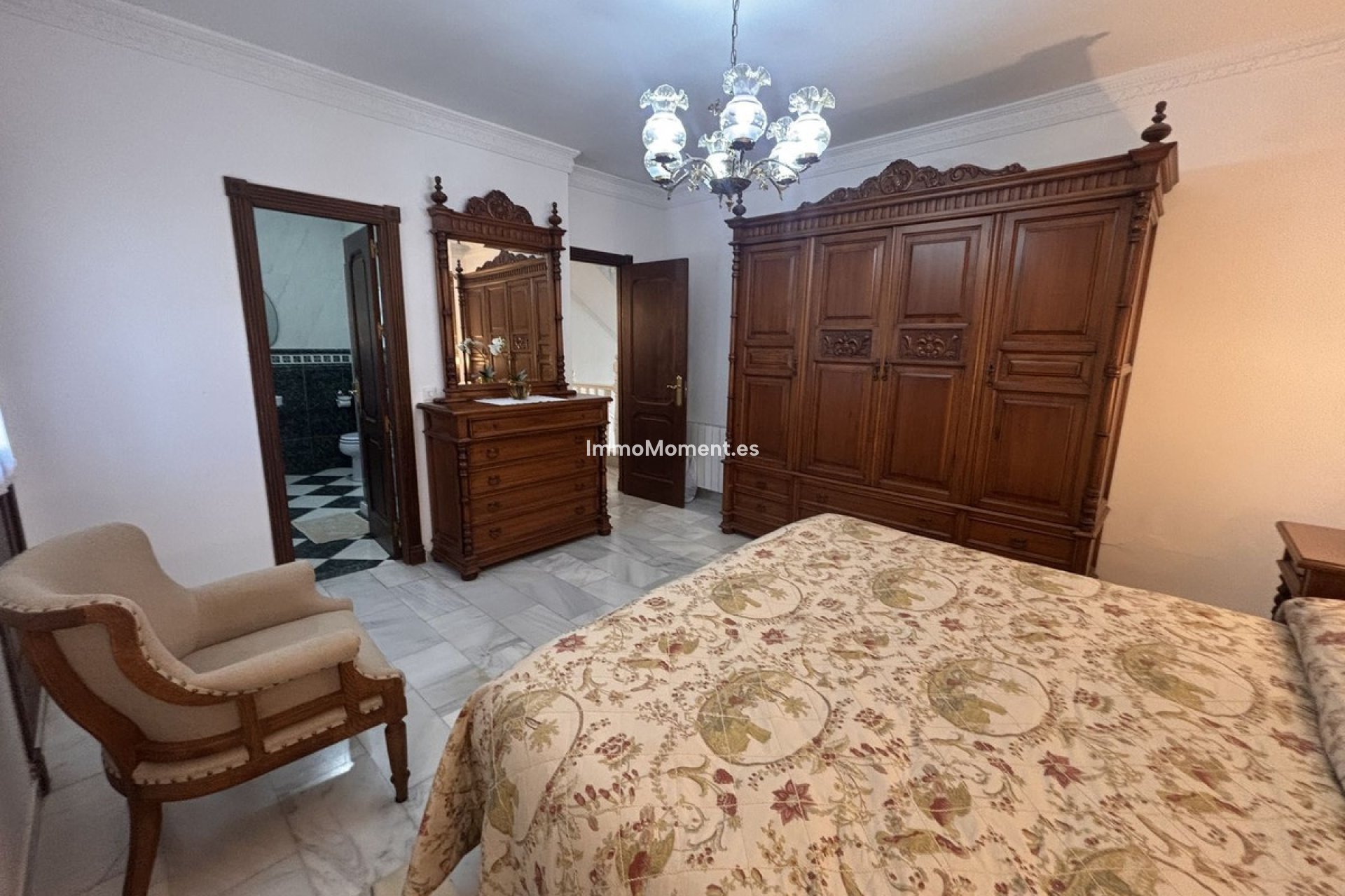 Resale - Villa - Marbella - Nueva Andalucía