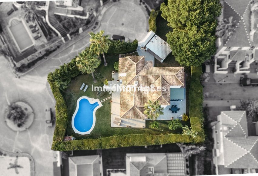 Resale - Villa - Marbella - Nueva Andalucía