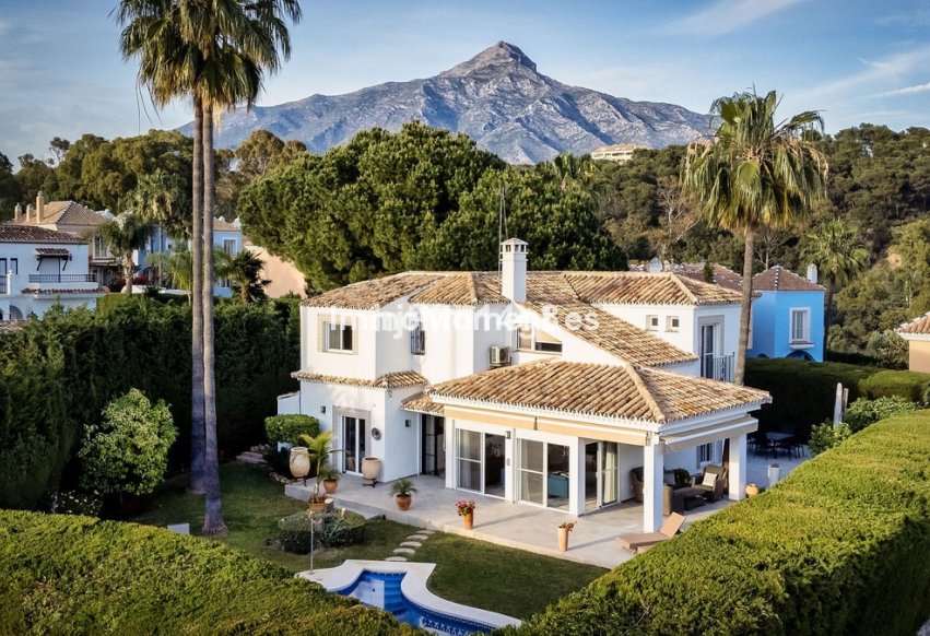 Resale - Villa - Marbella - Nueva Andalucía