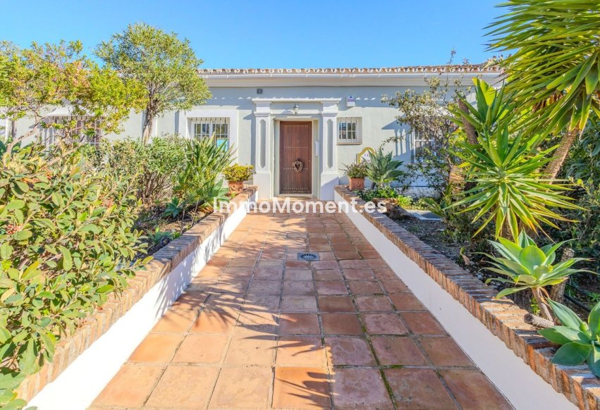Resale - Villa - Marbella - Nueva Andalucía