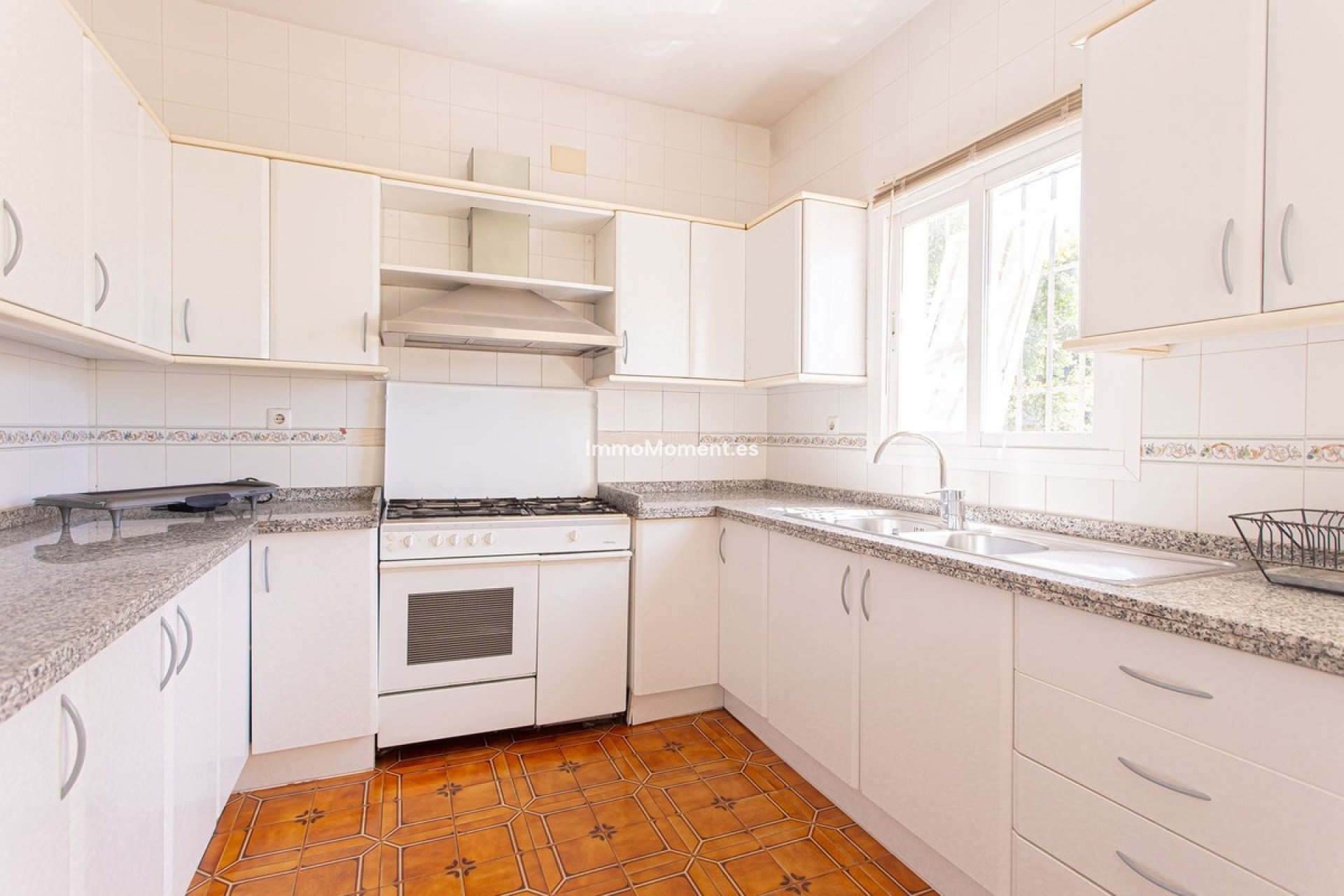 Resale - Villa - Marbella - Nueva Andalucía