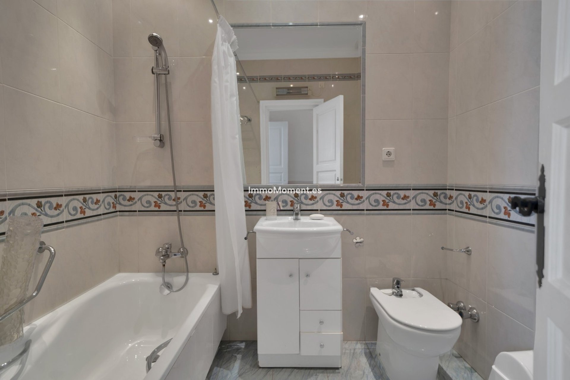 Resale - Villa - Marbella - Nueva Andalucía