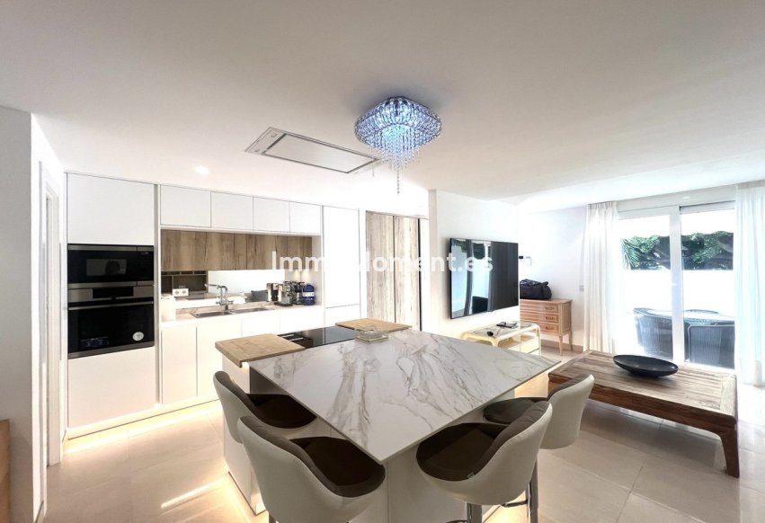 Resale - Villa - Marbella - Nueva Andalucía