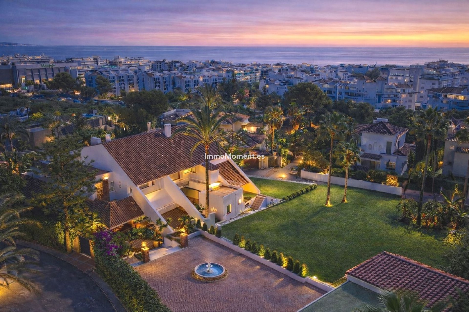 Resale - Villa - Marbella - Puerto Banús