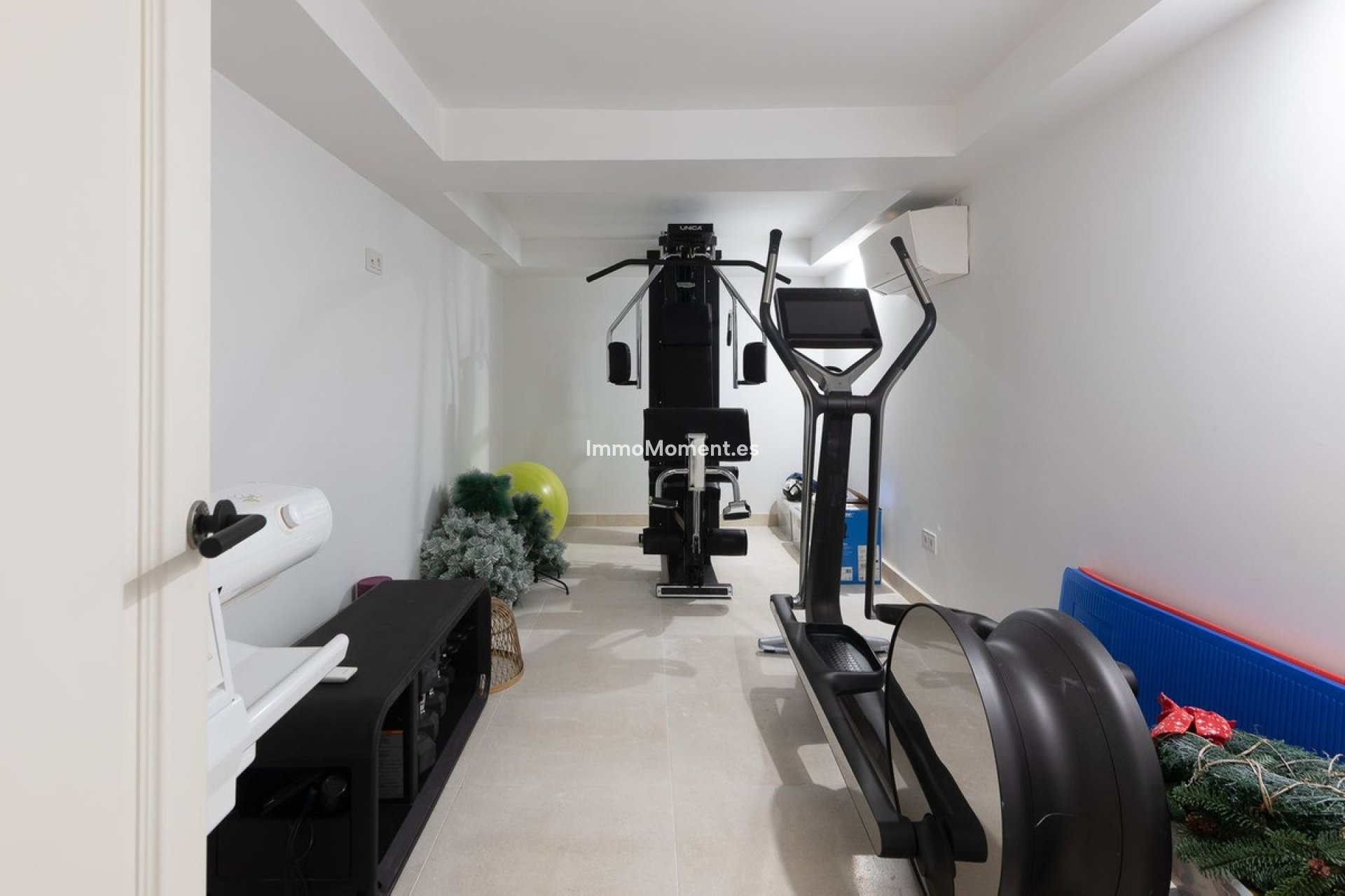 Resale - Villa - Marbella - Puerto Banús