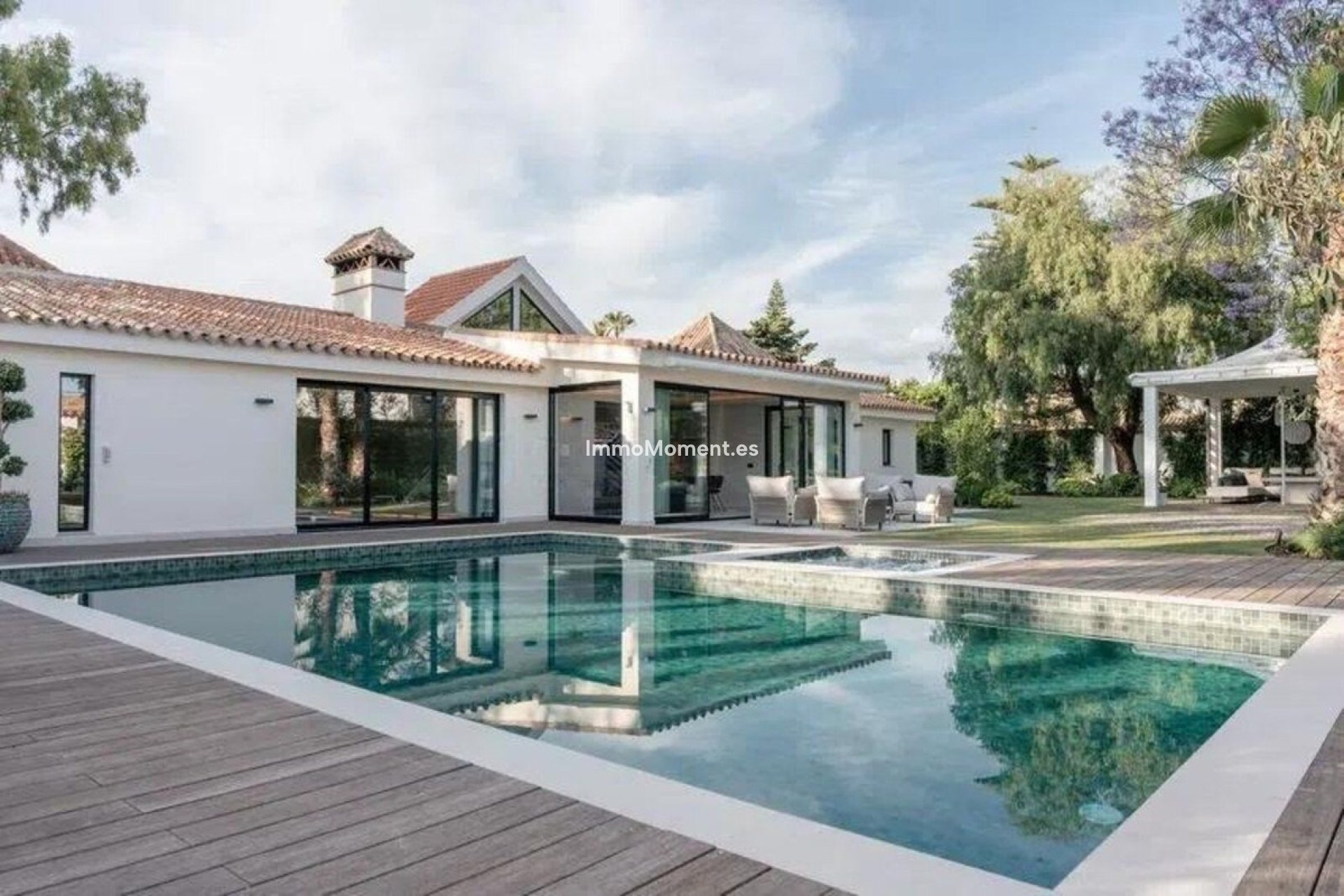 Resale - Villa - Marbella - Puerto Banús