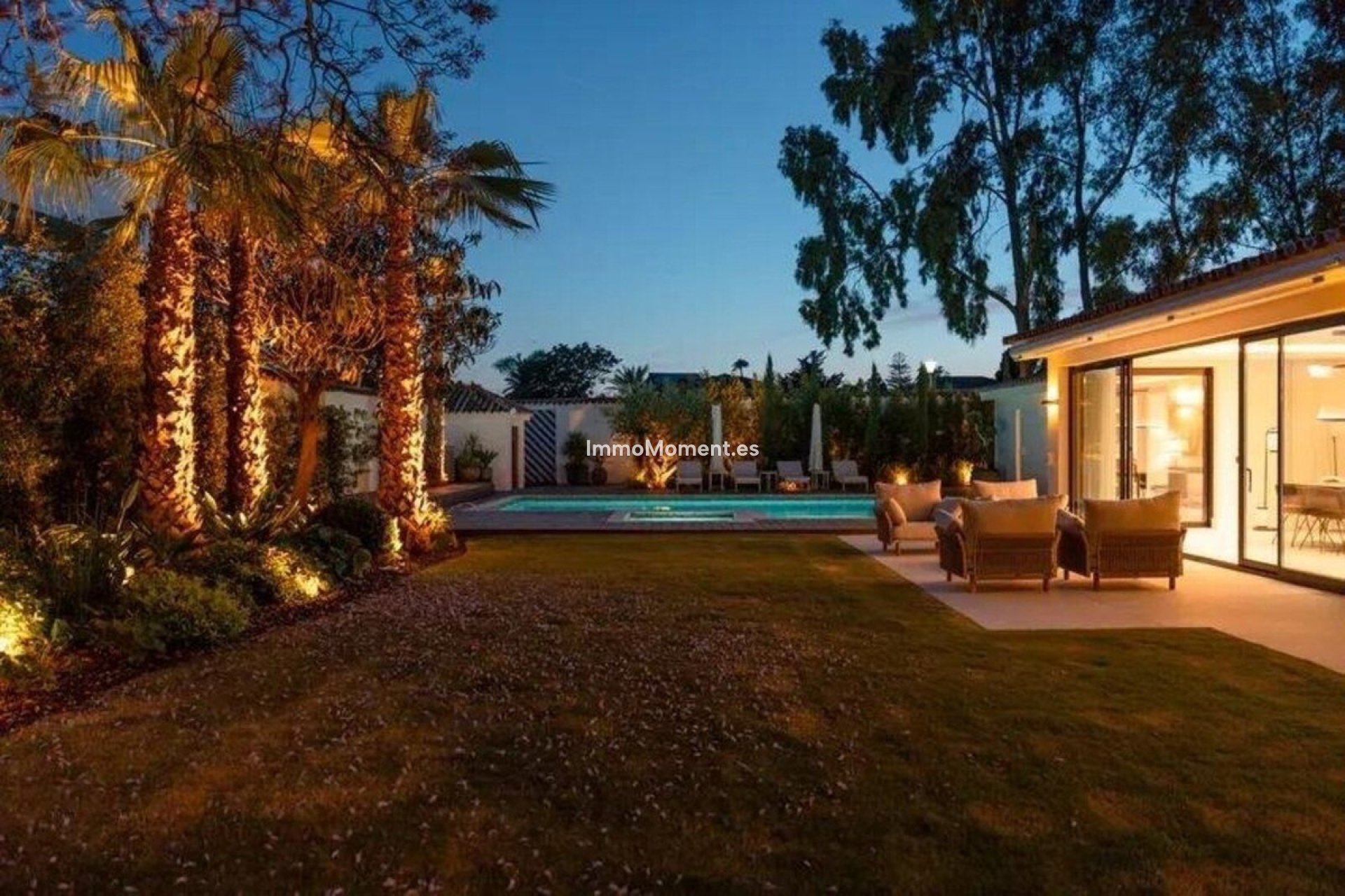 Resale - Villa - Marbella - Puerto Banús