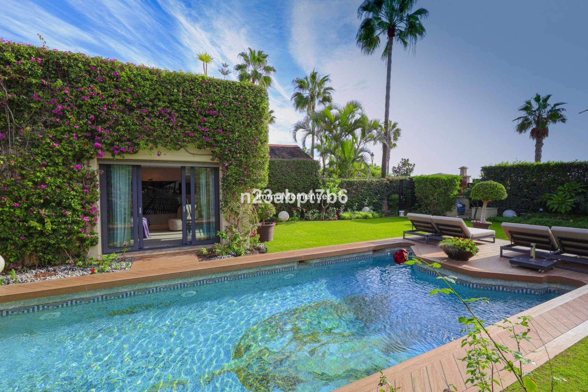 Resale - Villa - Marbella - Puerto Banús