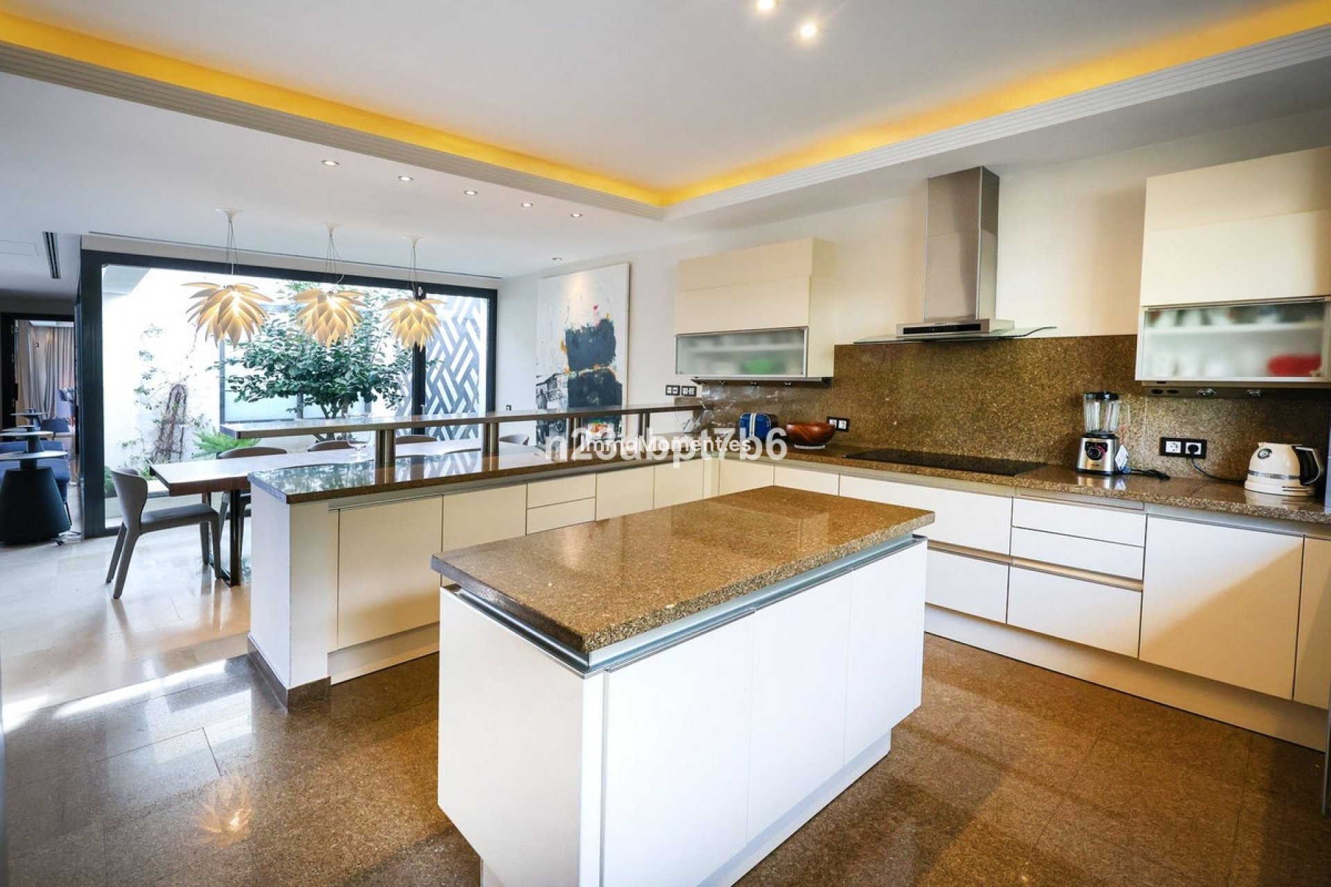 Resale - Villa - Marbella - Puerto Banús