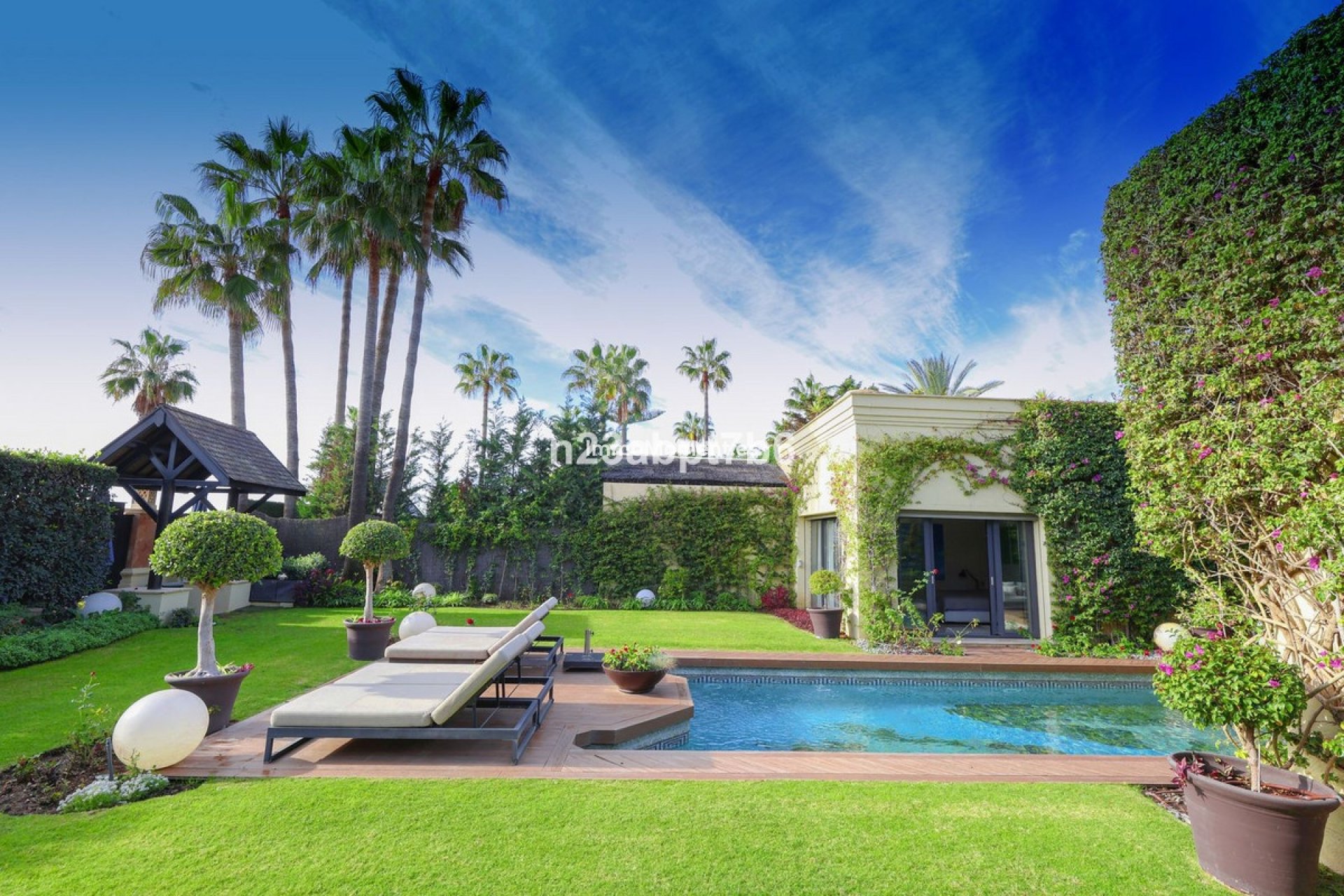 Resale - Villa - Marbella - Puerto Banús