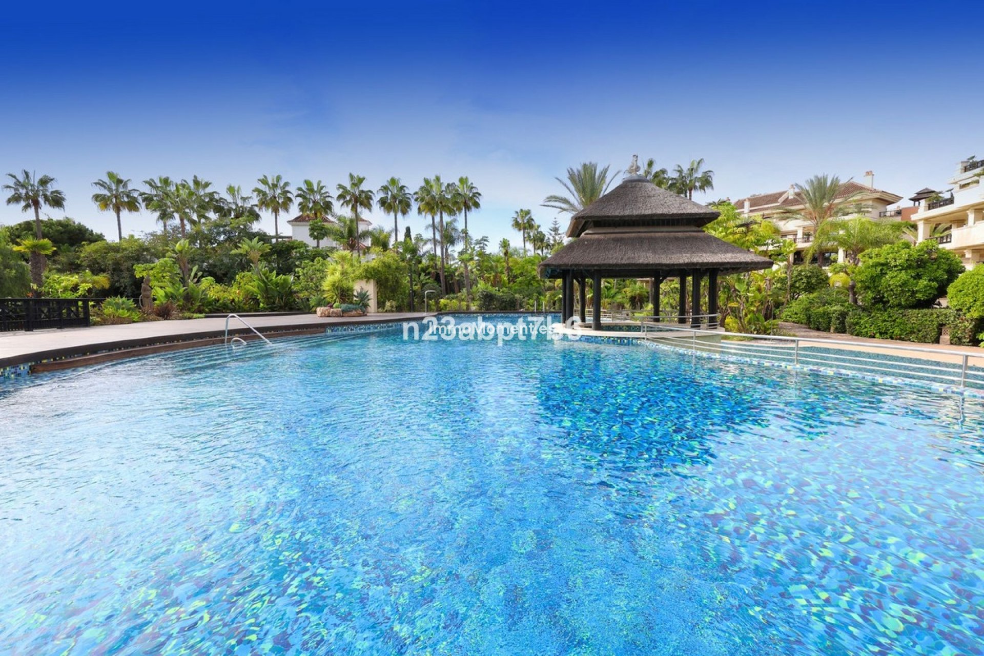 Resale - Villa - Marbella - Puerto Banús