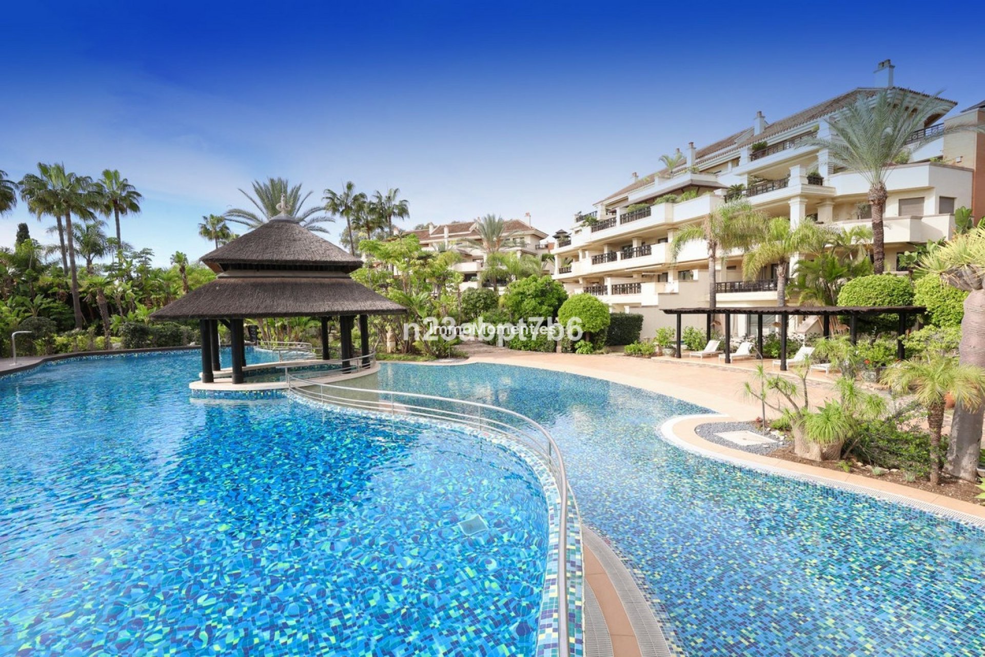 Resale - Villa - Marbella - Puerto Banús