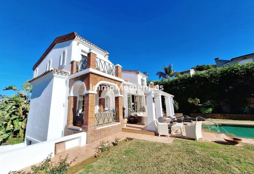 Resale - Villa - Marbella - Puerto Banús