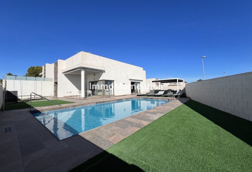 Resale - Villa - Orihuela - Orihuela Costa