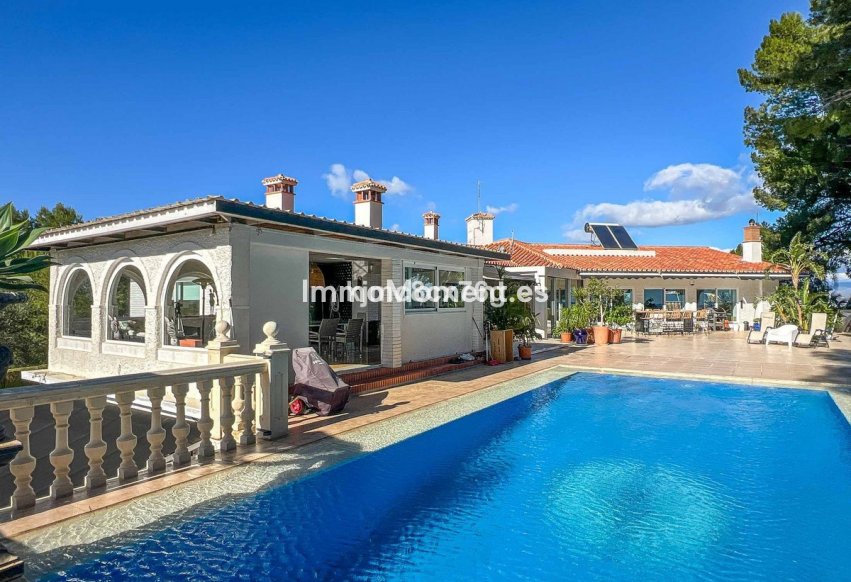 Resale - Villa - Torremolinos