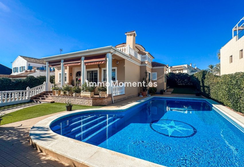 Resale - Villa - Torrevieja - La Mata