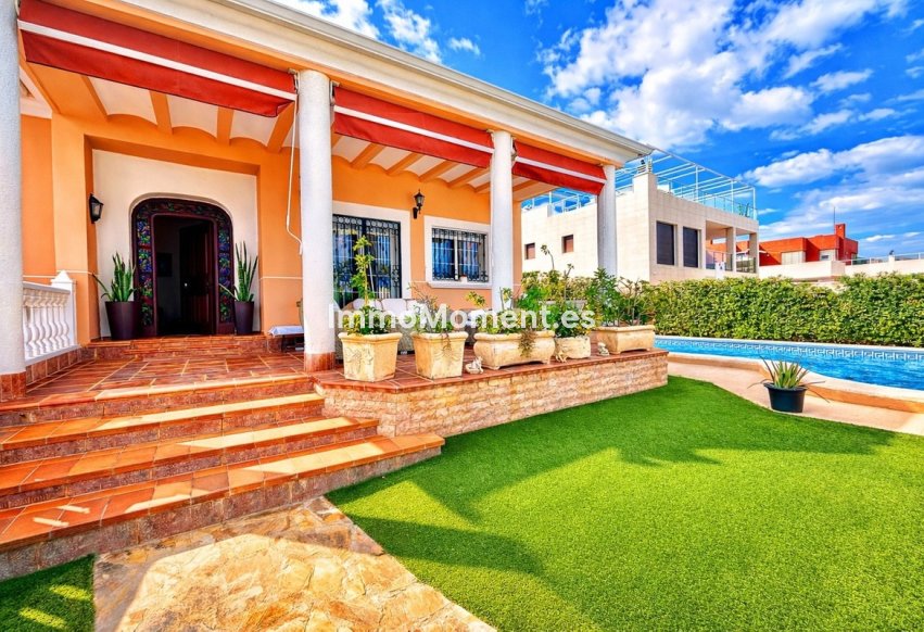 Resale - Villa - Torrevieja - La Mata