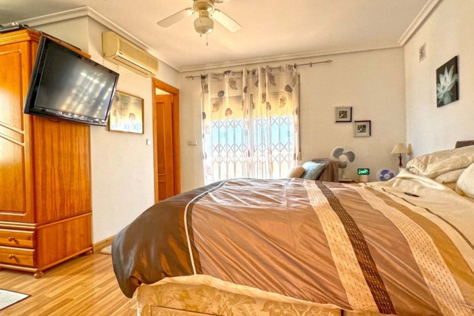 Resale - Villa - Torrevieja - Torrevieja Centro