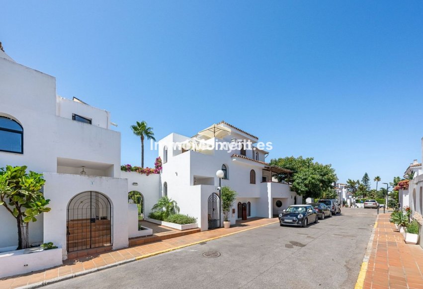Reventa - Adosado - Estepona  - Cancelada