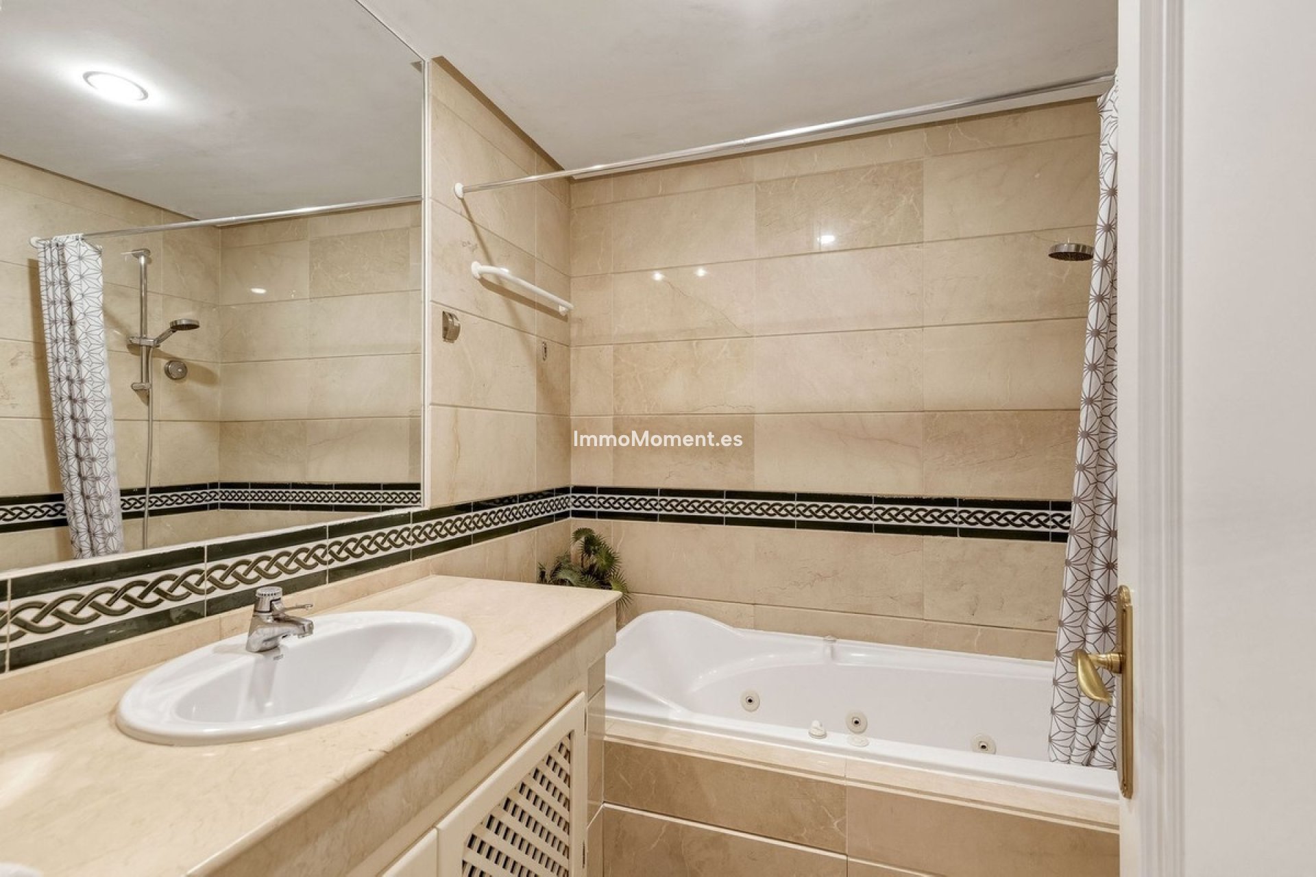 Reventa - Apartamento - Benahavís - Benahavís Centro