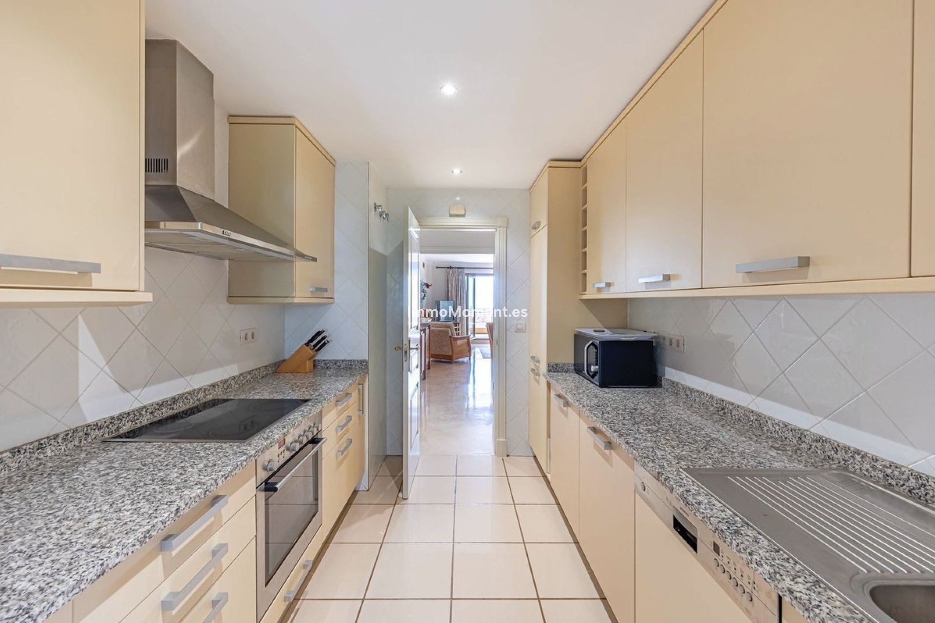 Reventa - Apartamento - El Paraiso - New Golden Mile