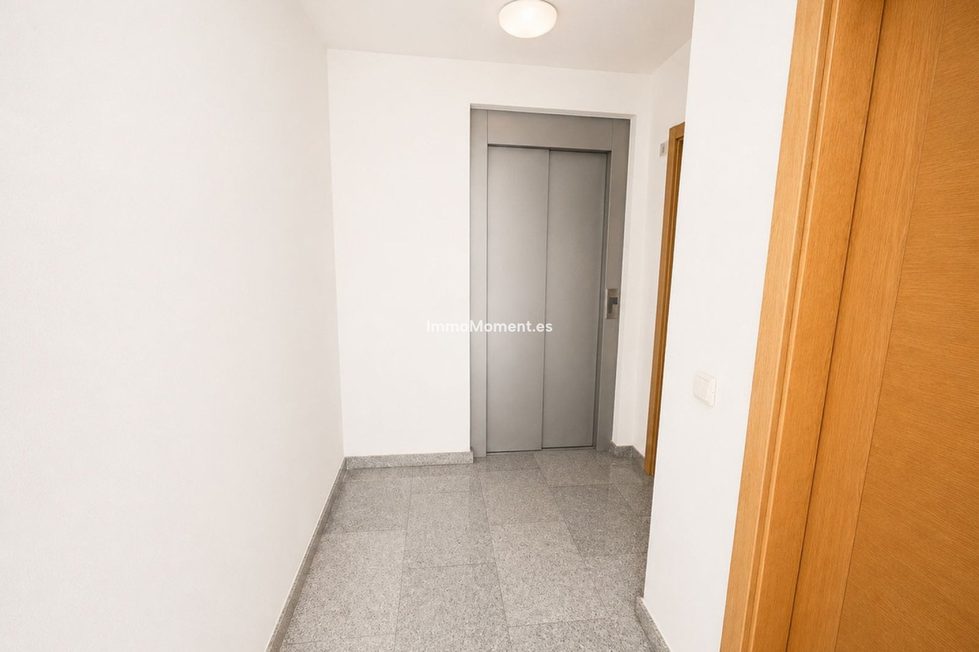 Reventa - Apartamento - Interior  - Guaro
