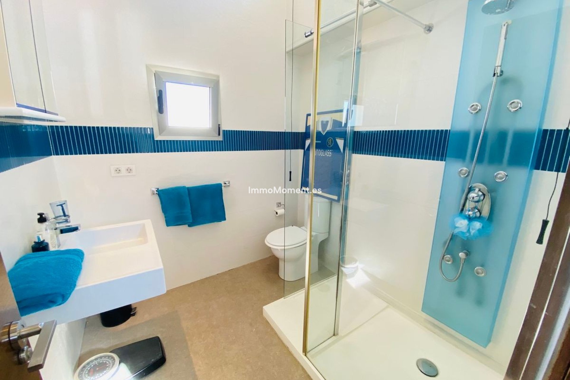 Reventa - Villa - Cox