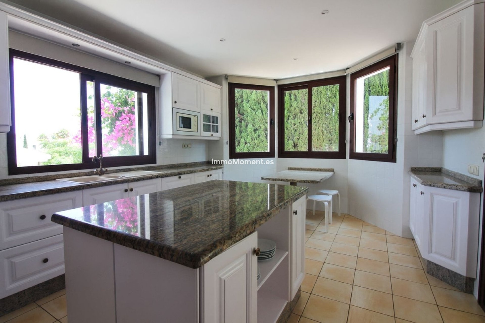 Reventa - Villa - El Paraiso - New Golden Mile