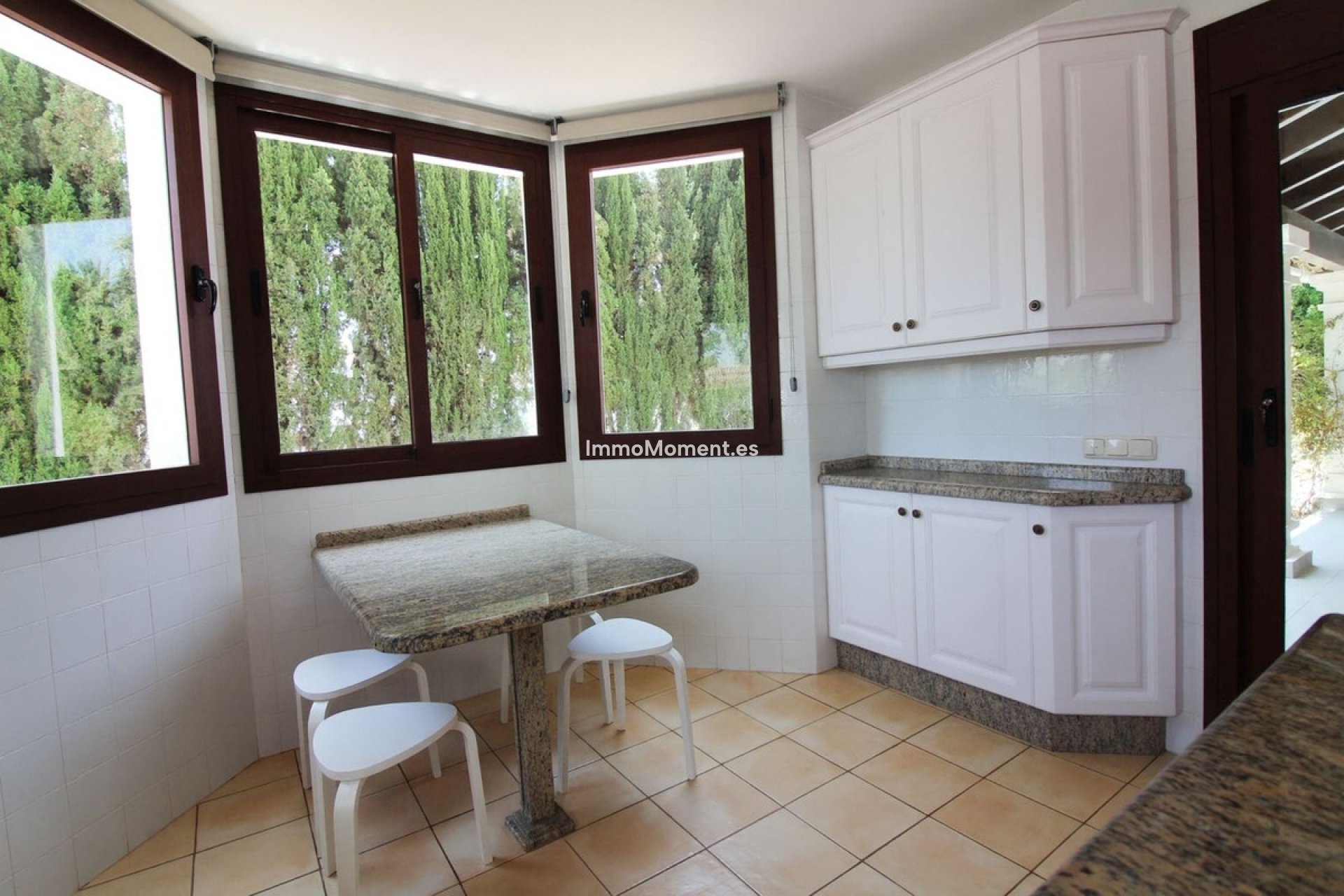 Reventa - Villa - El Paraiso - New Golden Mile