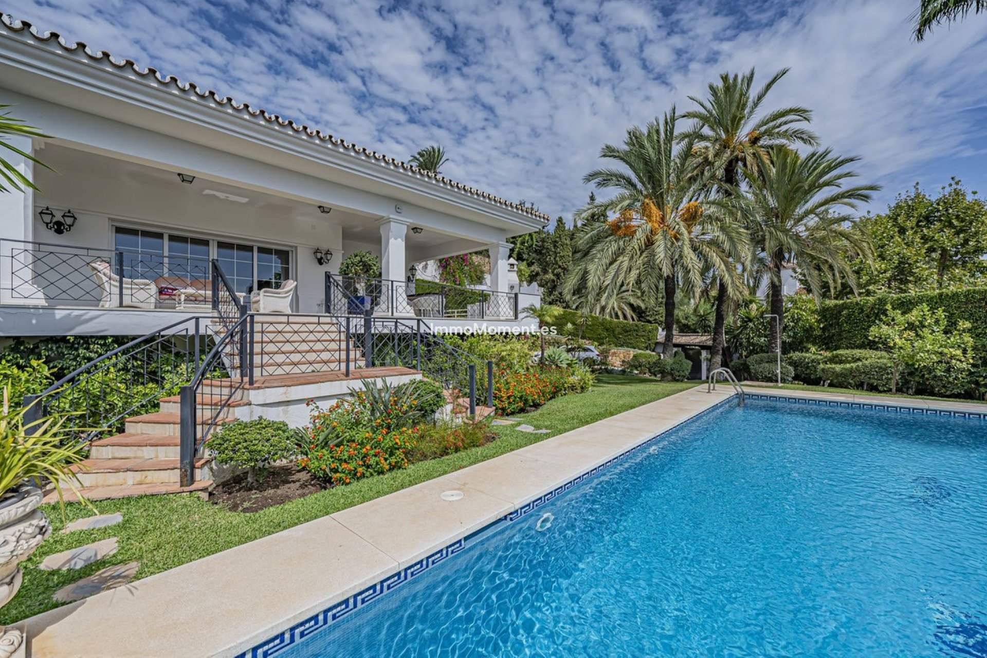Reventa - Villa - El Paraiso - New Golden Mile
