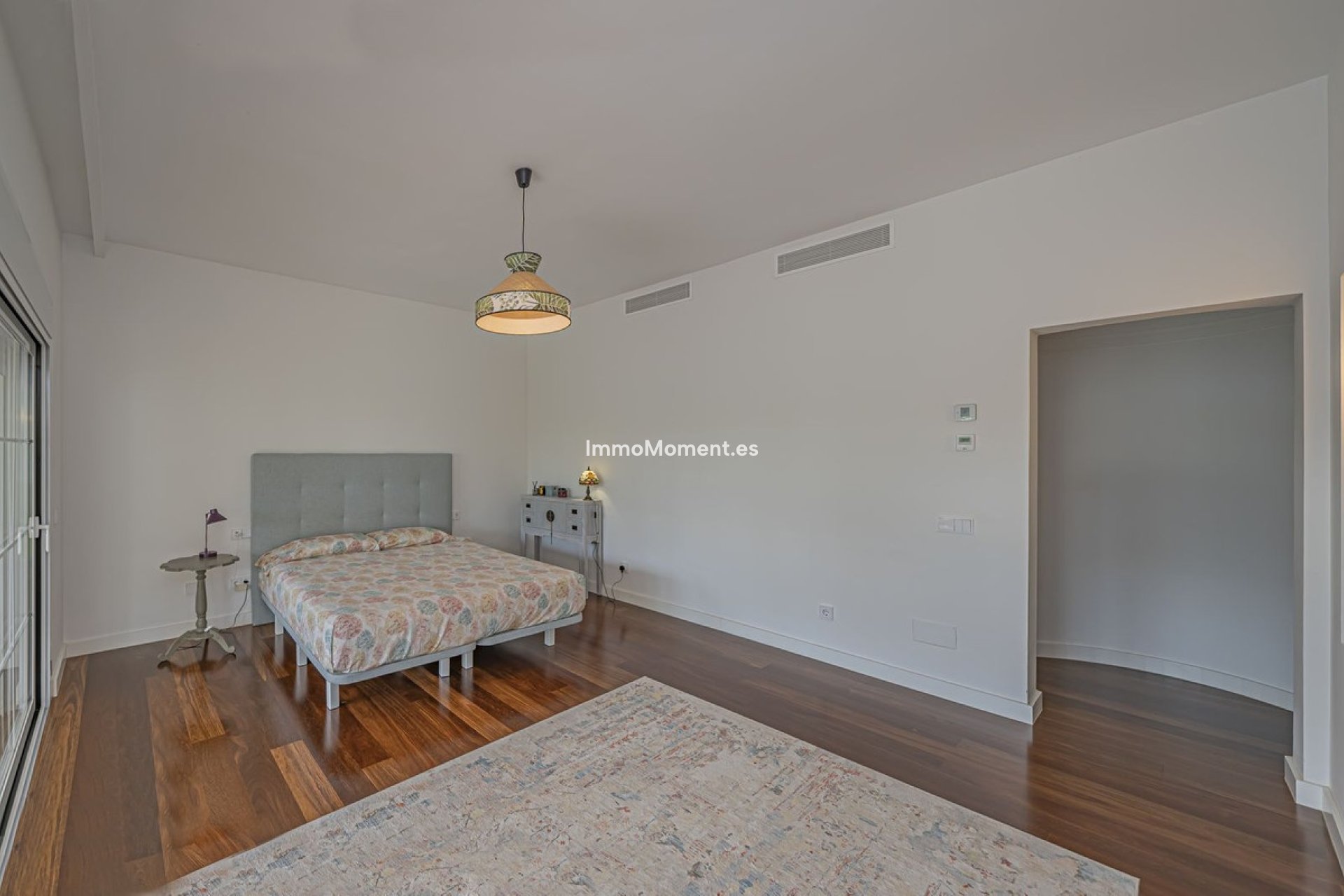 Reventa - Villa - El Paraiso - New Golden Mile