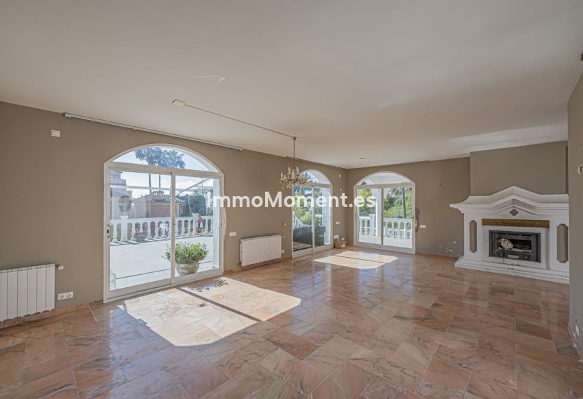 Reventa - Villa - El Paraiso - New Golden Mile