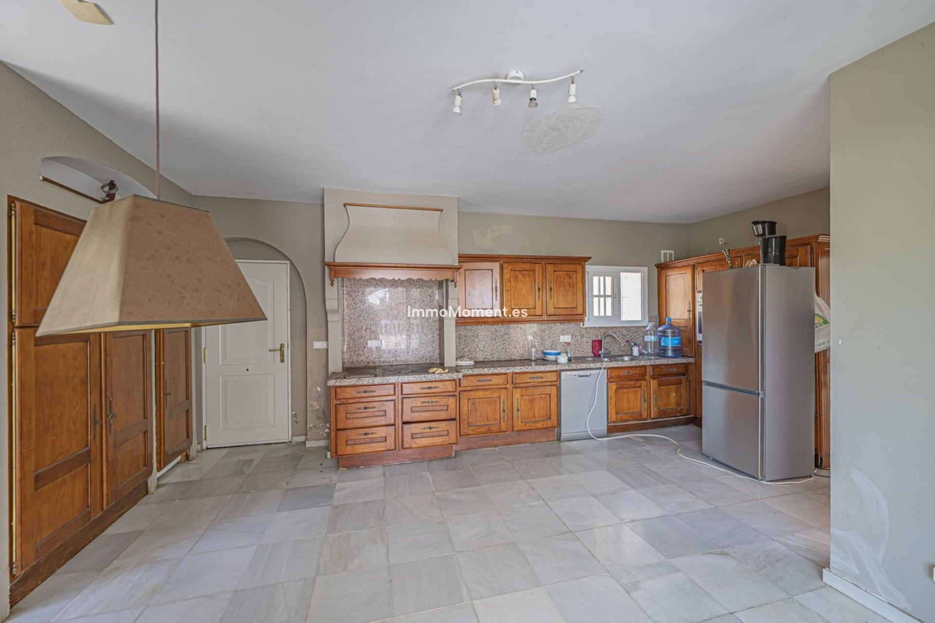 Reventa - Villa - El Paraiso - New Golden Mile