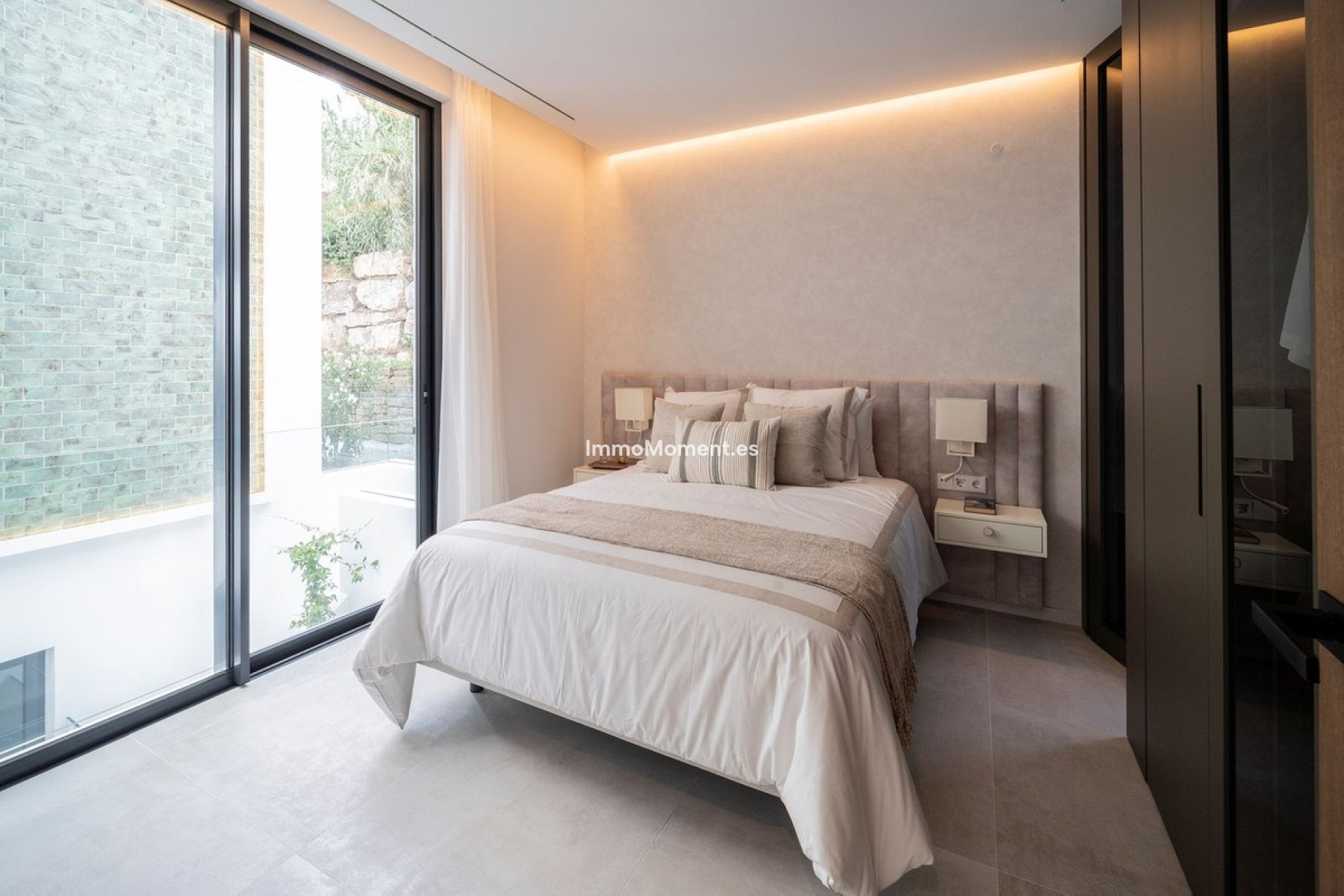 Reventa - Villa - El Paraiso - New Golden Mile