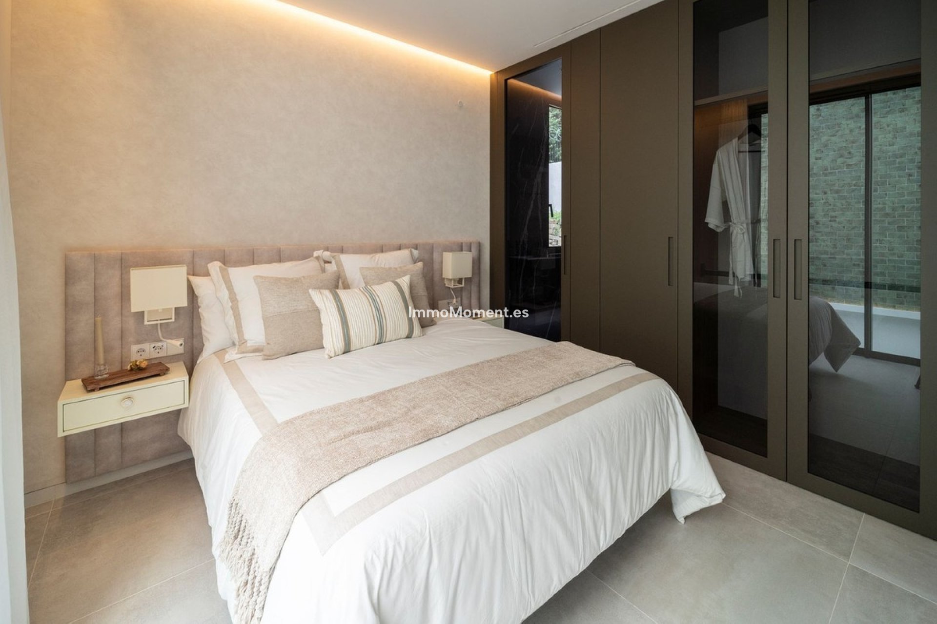 Reventa - Villa - El Paraiso - New Golden Mile