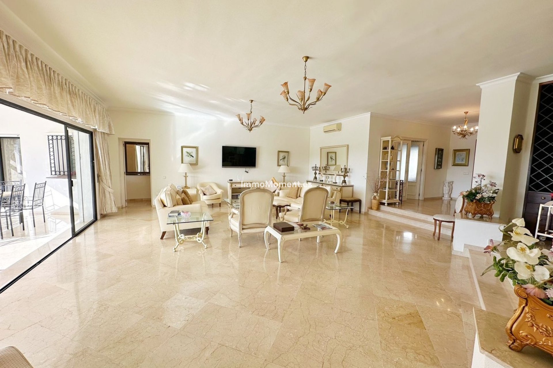 Reventa - Villa - El Paraiso - New Golden Mile