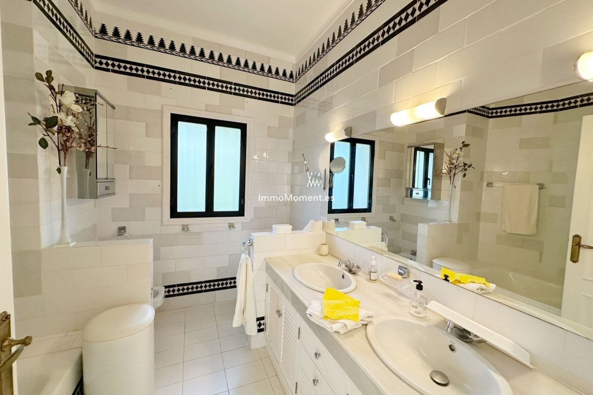Reventa - Villa - El Paraiso - New Golden Mile