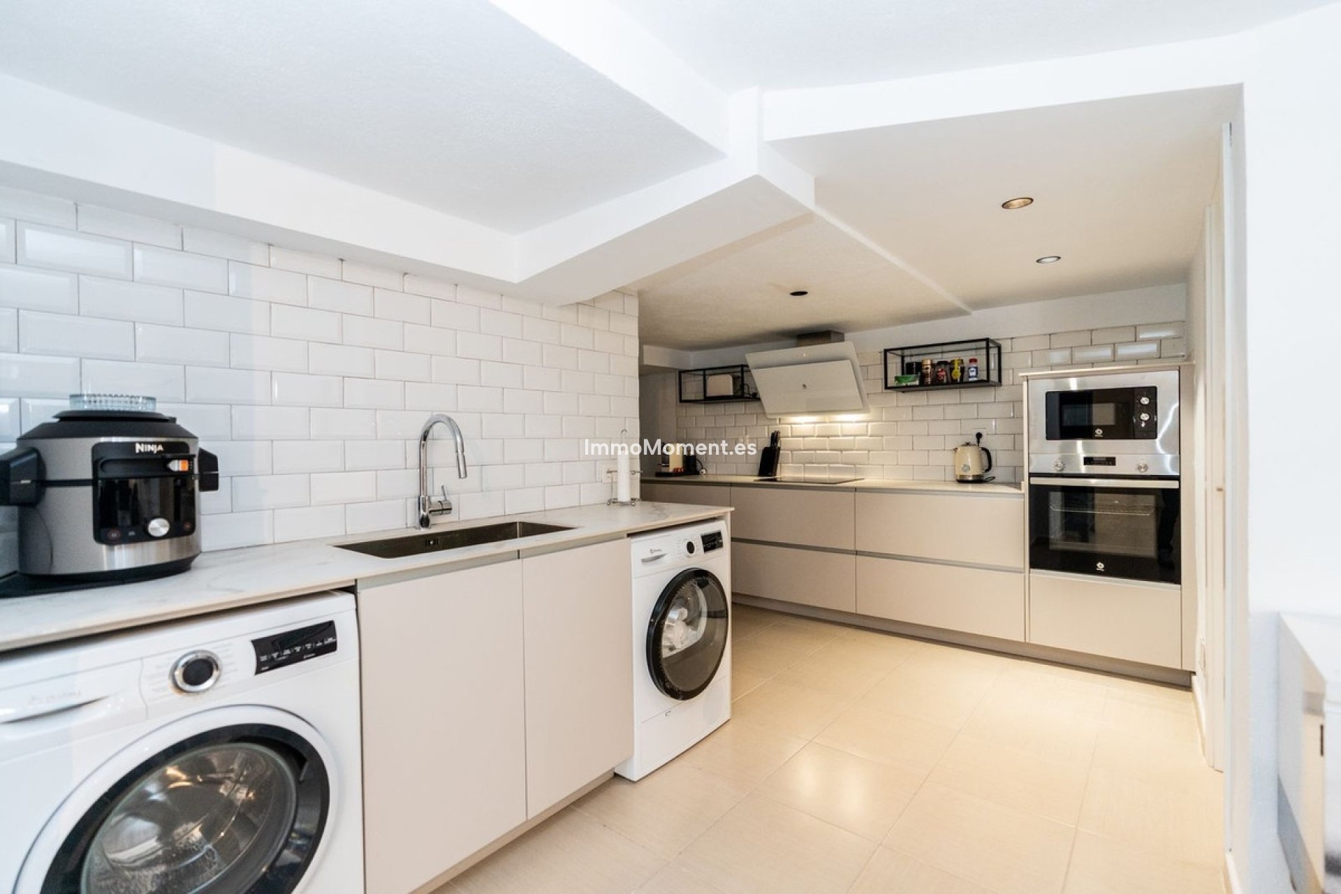 Reventa - Villa - El Paraiso - New Golden Mile