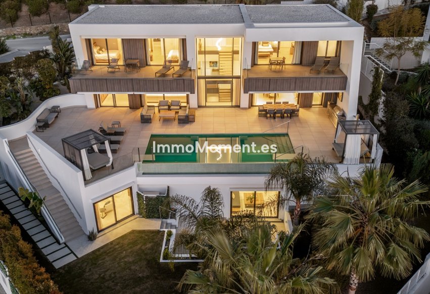 Reventa - Villa - El Paraiso - New Golden Mile