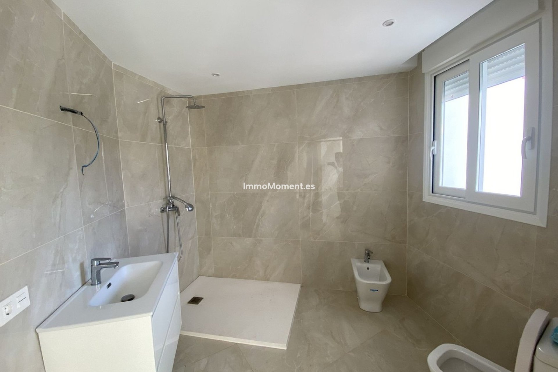 Reventa - Villa - El Paraiso - New Golden Mile