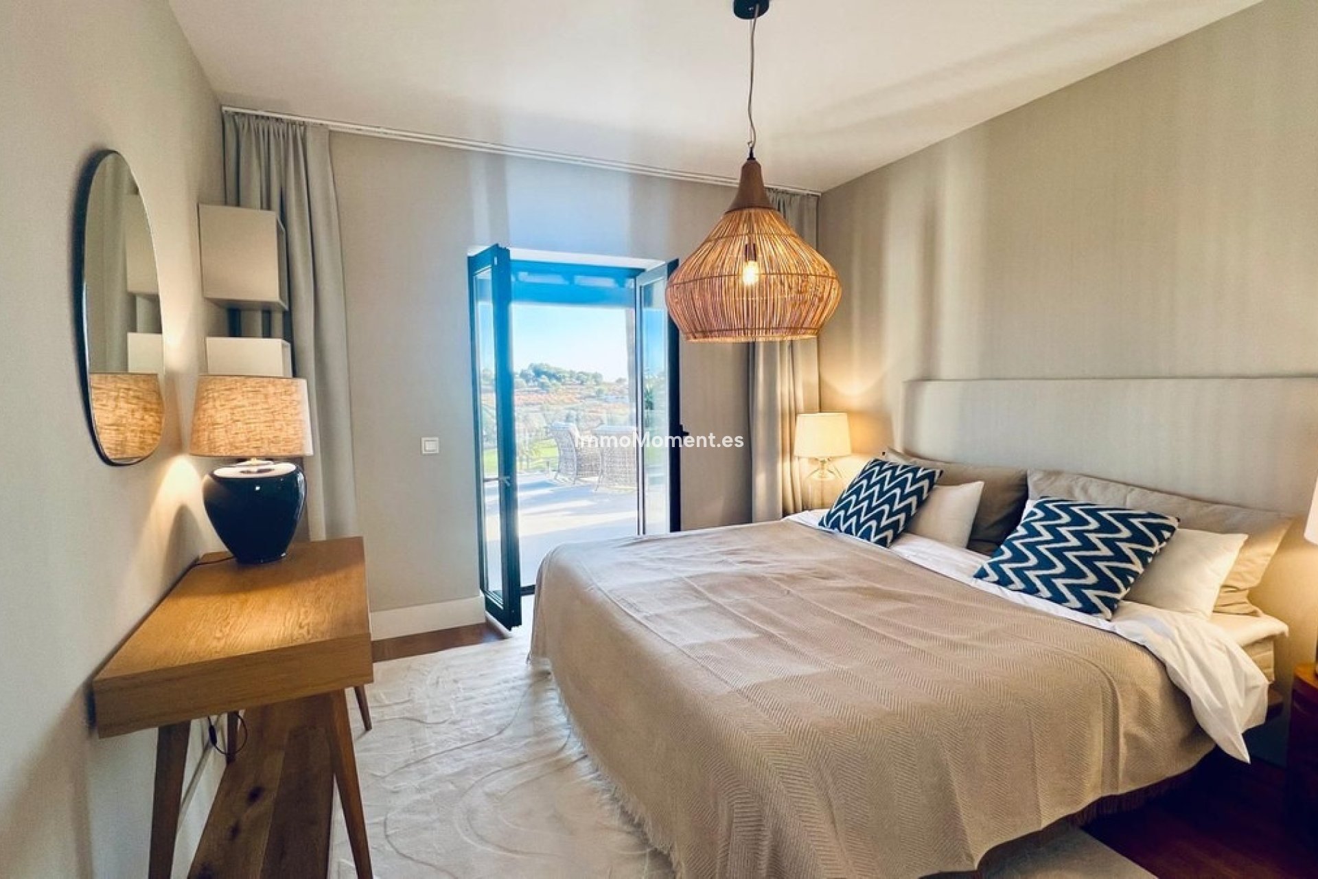 Reventa - Villa - El Paraiso - New Golden Mile