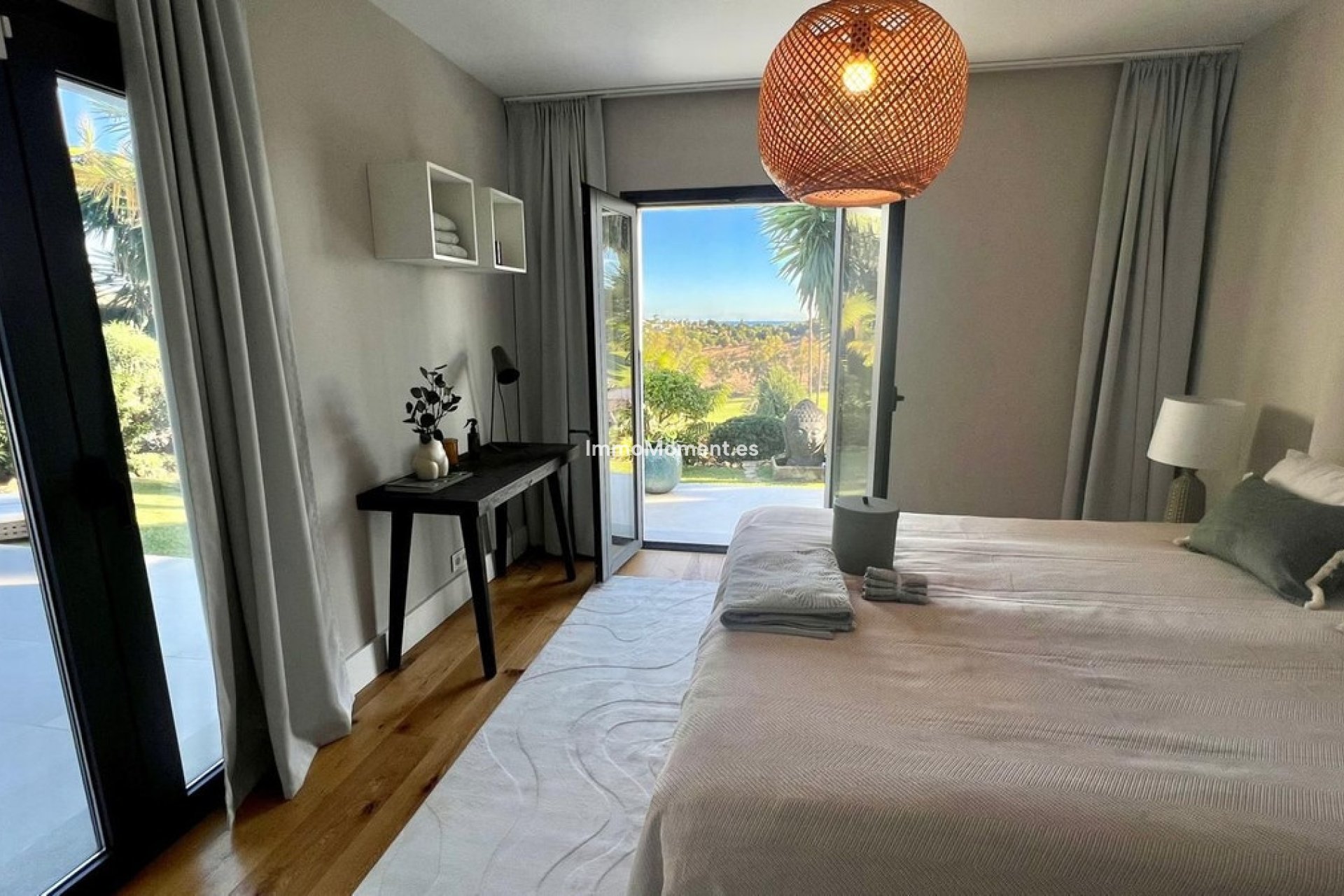 Reventa - Villa - El Paraiso - New Golden Mile