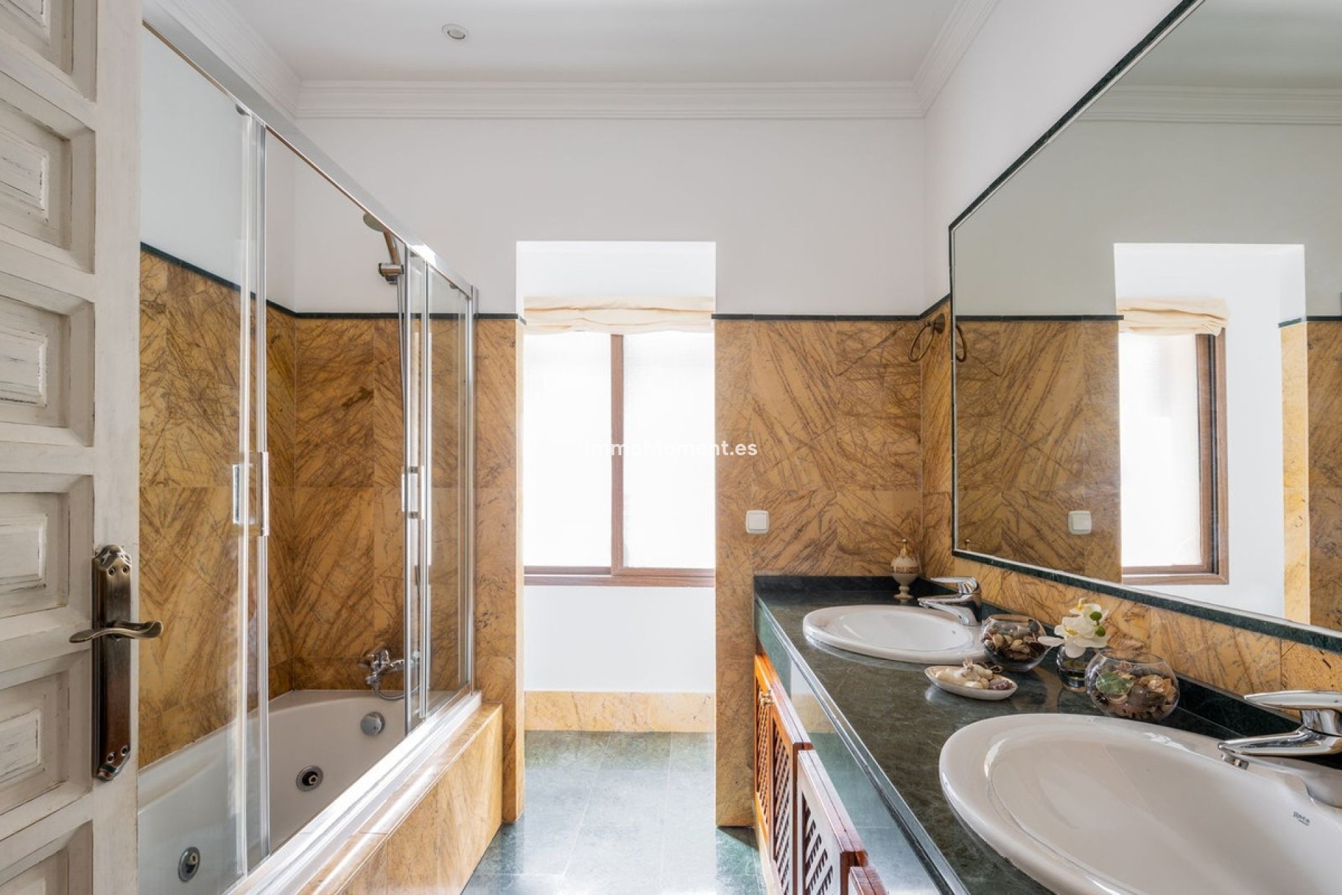 Reventa - Villa - El Paraiso - New Golden Mile