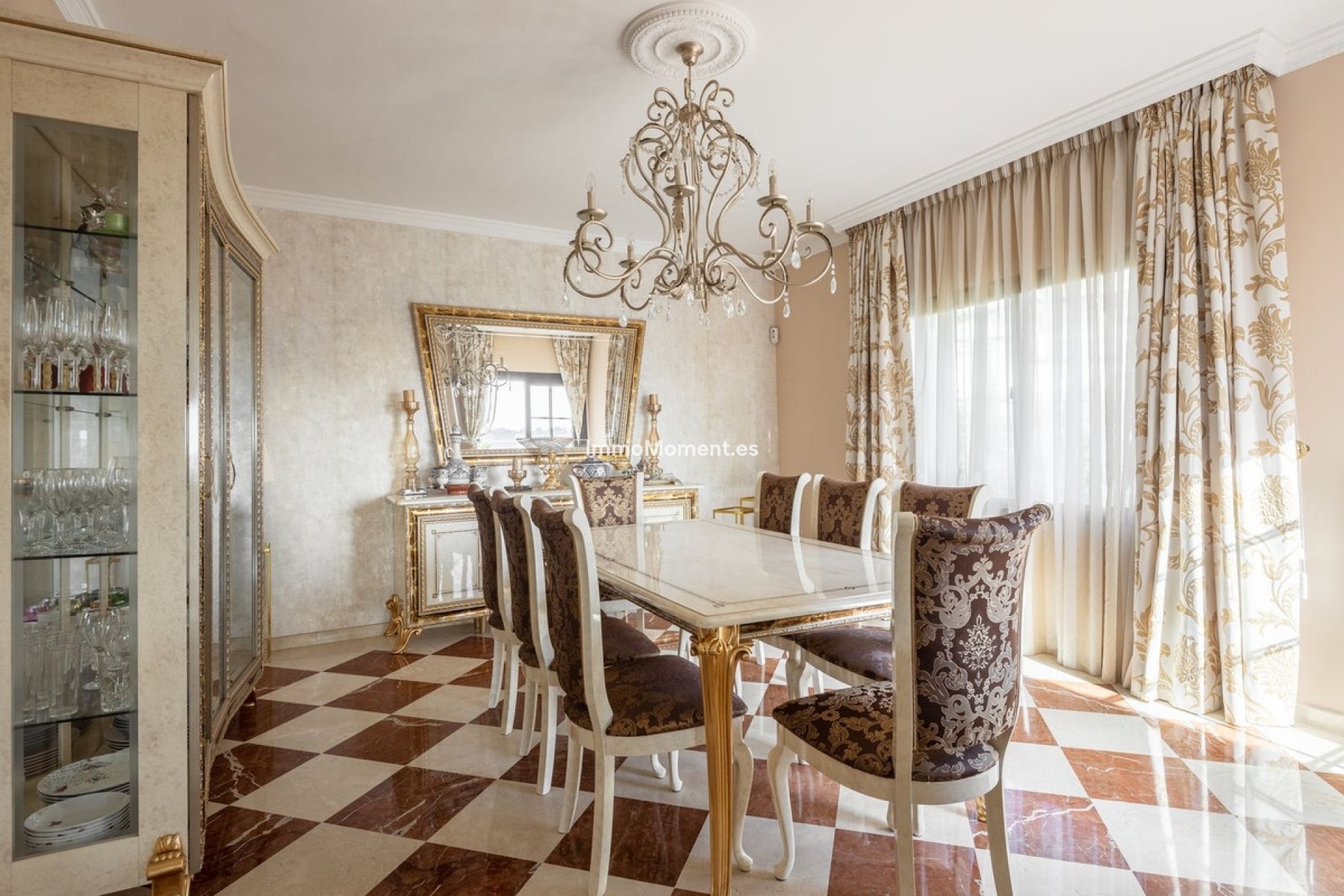 Reventa - Villa - El Paraiso - New Golden Mile