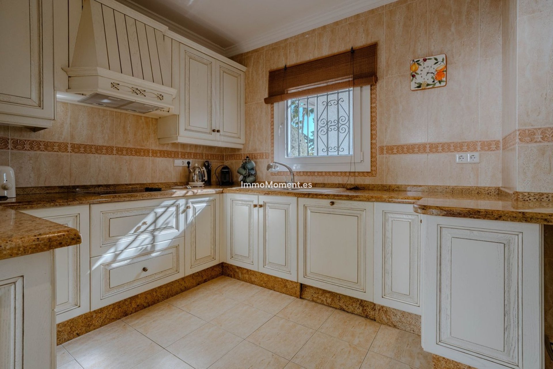 Reventa - Villa - El Paraiso - New Golden Mile