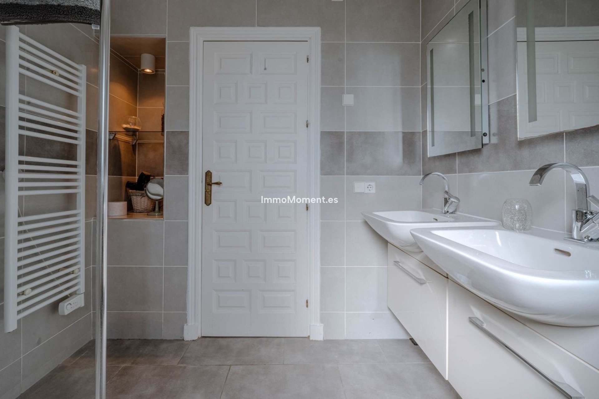 Reventa - Villa - El Paraiso - New Golden Mile