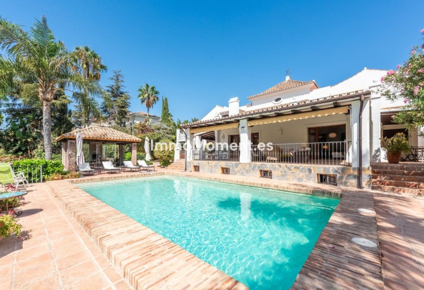 Reventa - Villa - El Paraiso - New Golden Mile